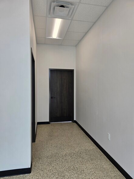 More Photos Of 9850 Huebner Rd, San Antonio Flex For Lease