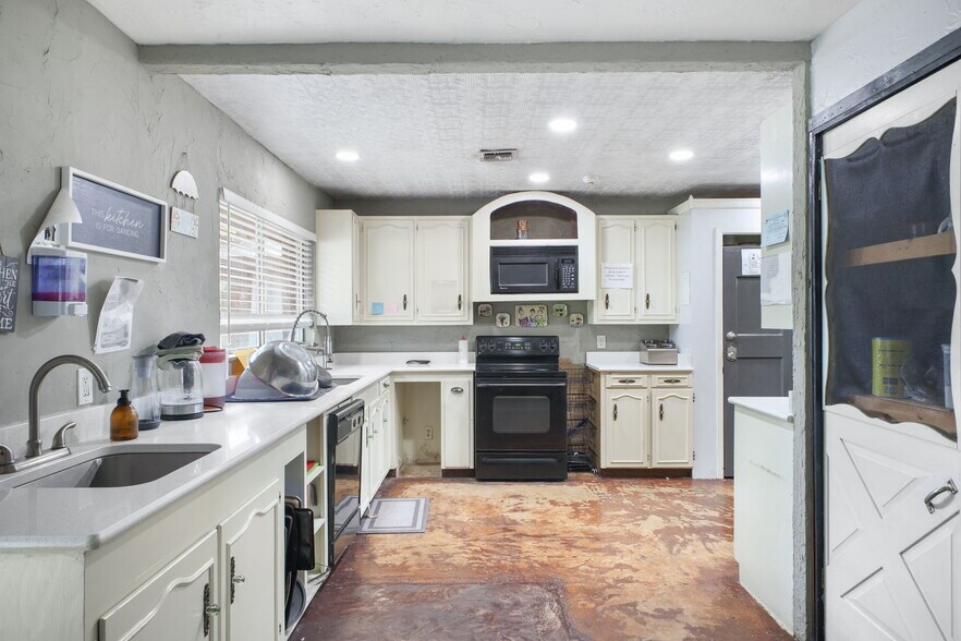 More Photos Of 319 Los Indios Ranch Rd, Boerne Specialty For Lease