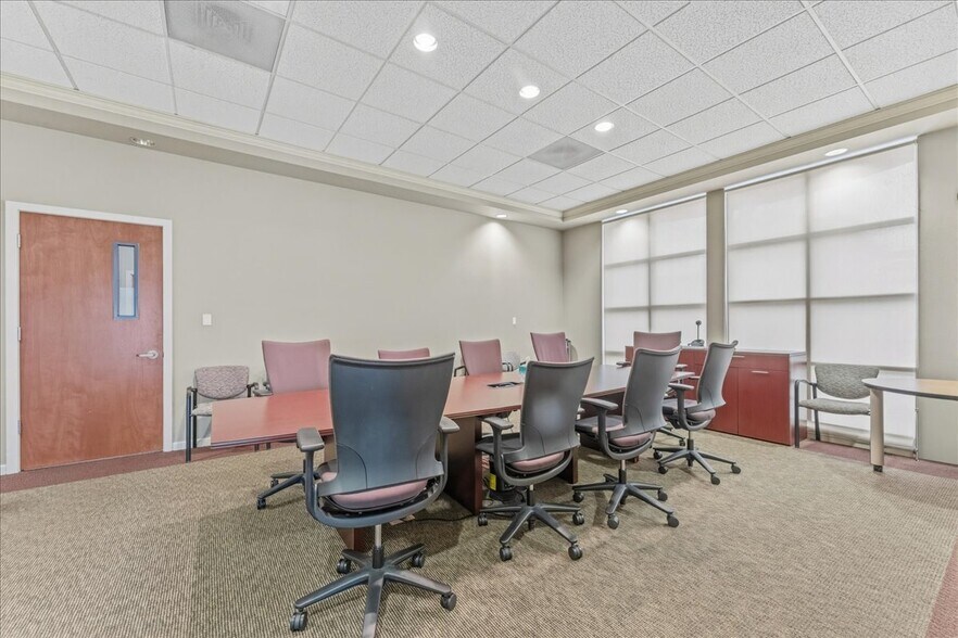 More Photos Of 250 Division St NE, Salem Office For Sale