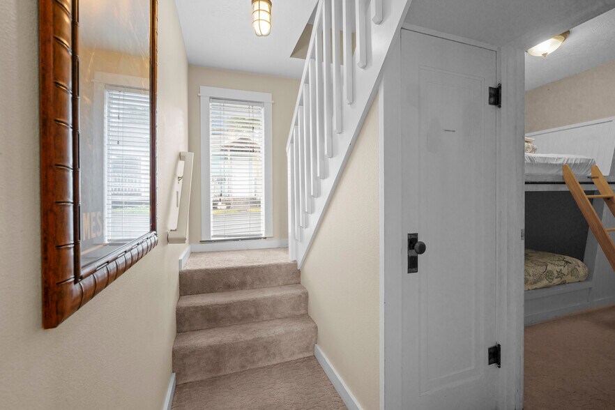 More Photos Of 25 NE Clarke St, Depoe Bay Specialty For Sale