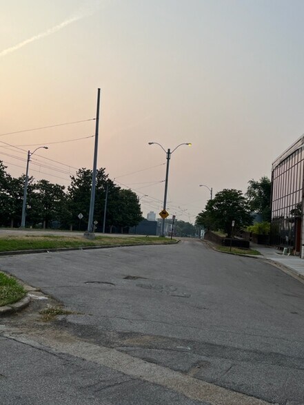 More Photos Of 433 Madison Ave, Memphis General Retail For Sale