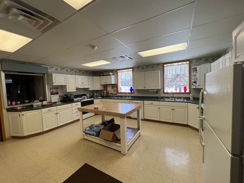 More Photos Of 212 S Sherman St, Leslie Religious Facility For Sale