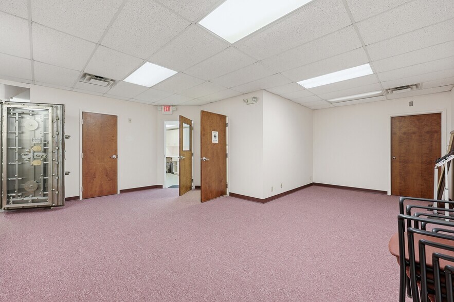 More Photos Of 4074 Hoover Rd, Grove City Office For Lease