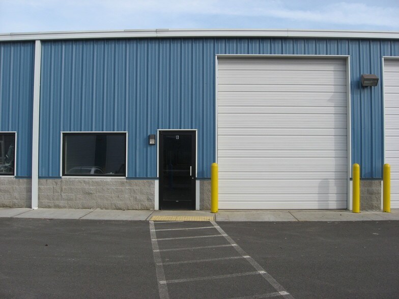 More Photos Of 1915 E 5th St, Vancouver Unknown For Lease