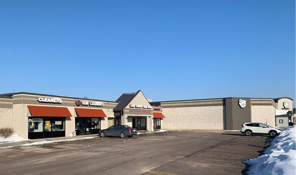 More Photos Of 505-525 Cottonwood Ave, Hartland Unknown For Lease