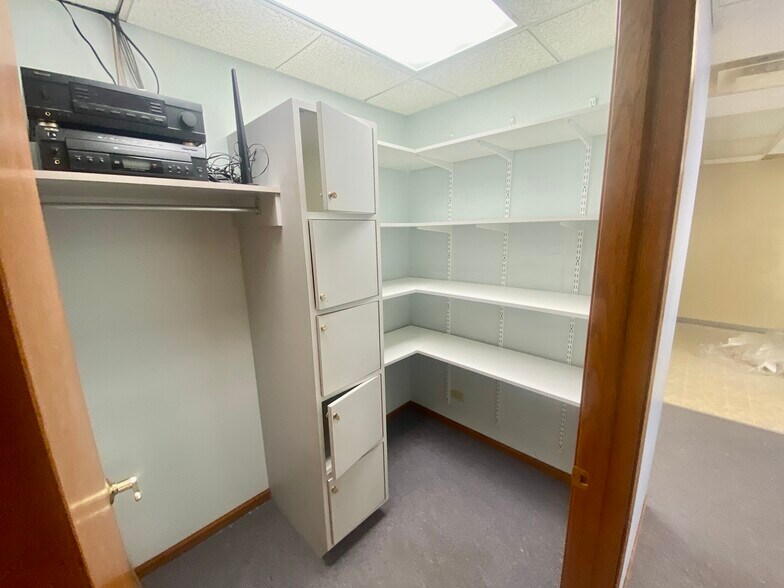 More Photos Of 18220 Harwood Ave, Homewood Office Residential For Sale
