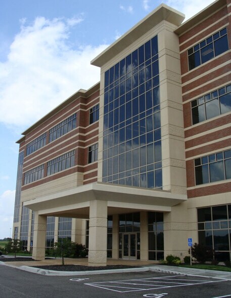 More Photos Of 4270 Ivy Pointe Blvd, Cincinnati Office For Lease