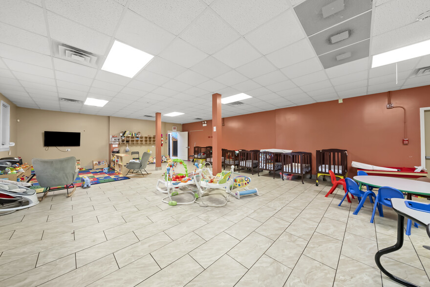 More Photos Of 1155 W 81st St, Chicago Daycare Center For Sale