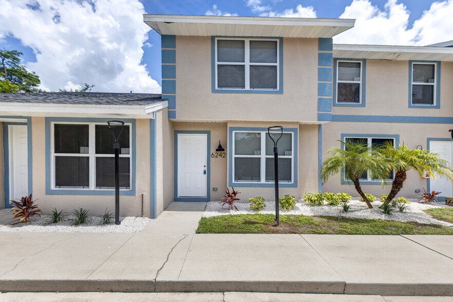 More Photos Of 6240 Rattlesnake Hammock Rd, Naples Apartments For Sale
