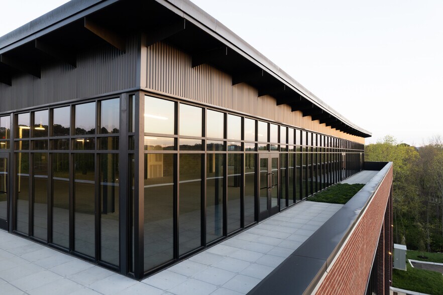 More Photos Of 329 S Royal Oaks Blvd, Franklin Medical For Sale