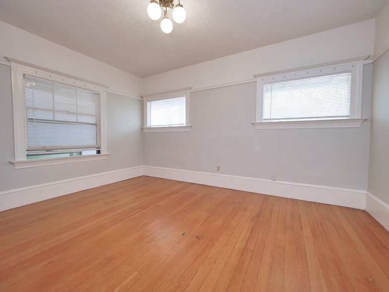 More Photos Of 1901-1903 H St, Sacramento Apartments For Sale