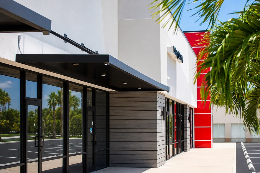More Photos Of 800 E Bay Dr, Largo General Retail For Lease