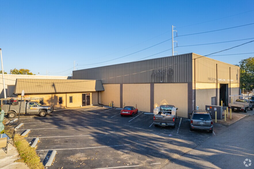 Primary Photo Of 19 Jackson Ave, Collingdale Manufacturing For Lease