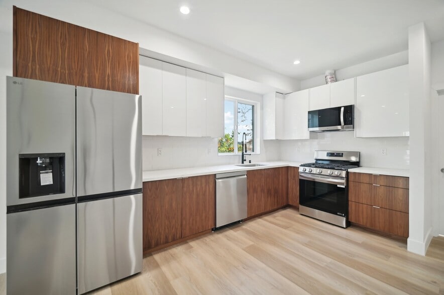 More Photos Of 11314 Martha St, North Hollywood Apartments For Sale