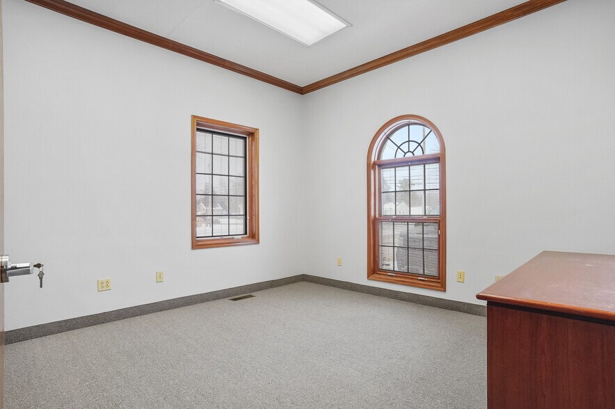 More Photos Of 120 W Aurora Rd, Northfield Medical For Sale