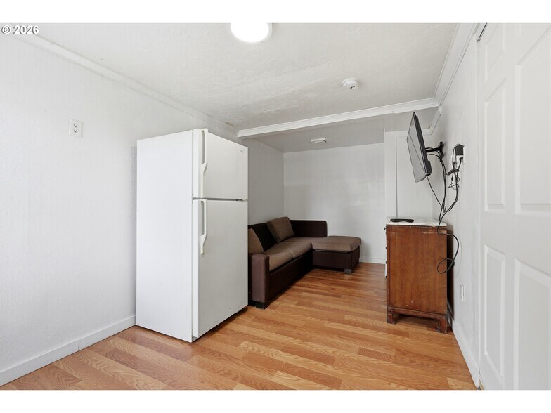 More Photos Of 11324 NE Sandy Blvd, Portland Hotel For Sale