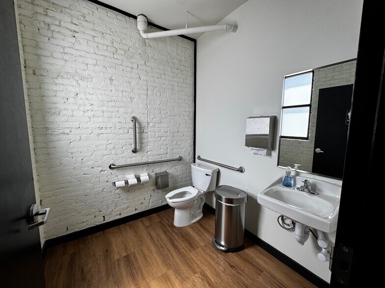 More Photos Of 2115 1st Ave S, Birmingham Freestanding For Sale