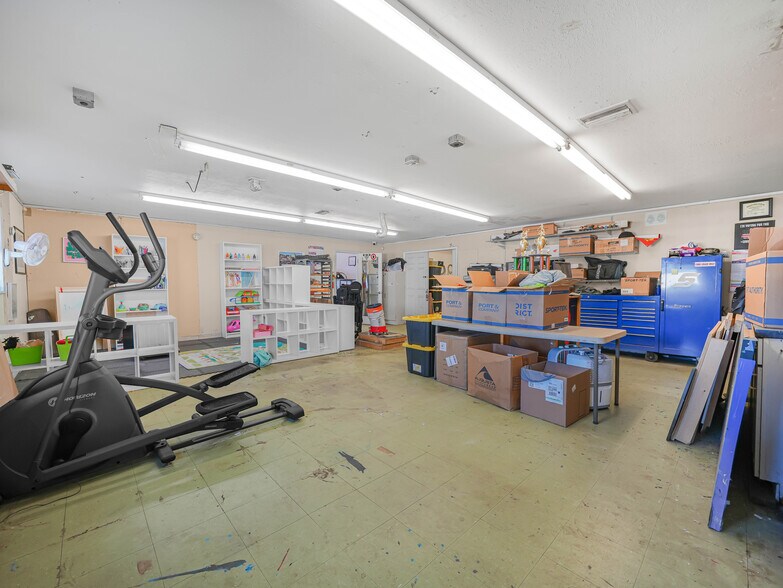 More Photos Of 109 N 3rd St, Eagle Lake Storefront Retail Office For Sale