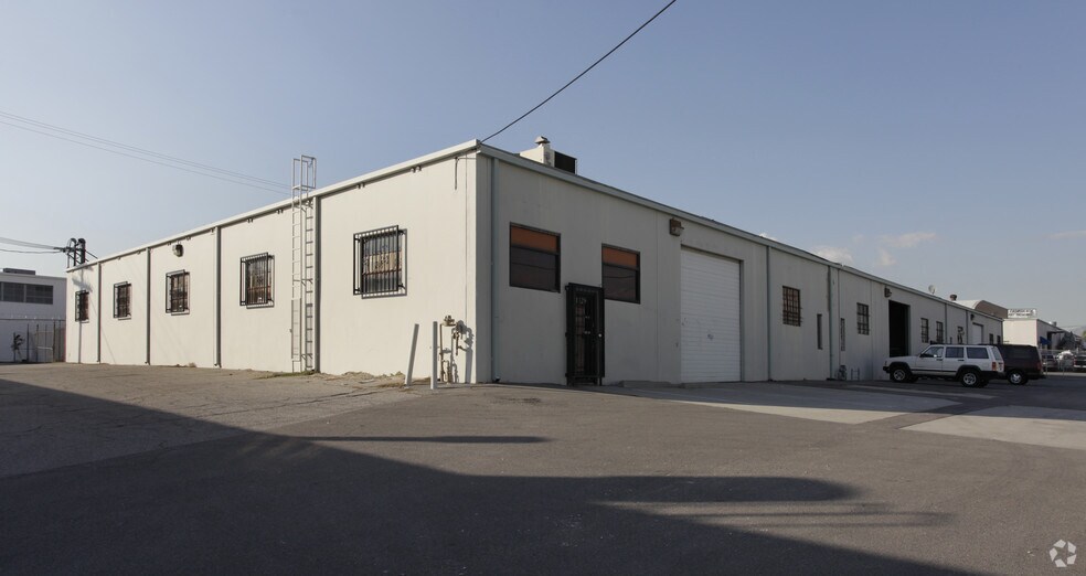 Primary Photo Of 11127-11129 Vanowen St, North Hollywood Manufacturing For Lease