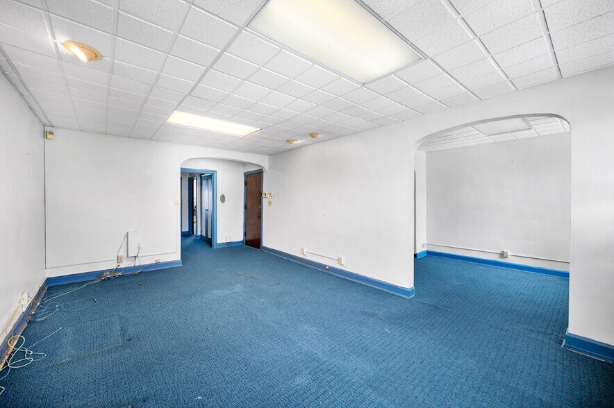 More Photos Of 16903 Fischer Rd, Cleveland Office For Sale