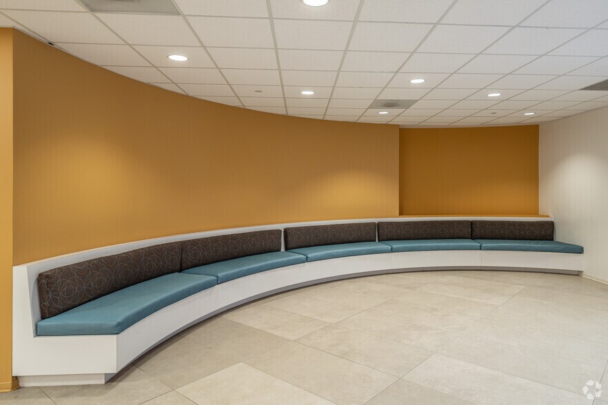 More Photos Of 263 N Sam Houston Pky E, Houston Office For Sale