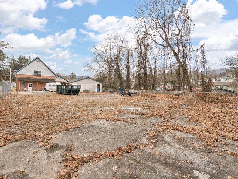 More Photos Of 595 N Main St, Waynesville General Retail For Sale