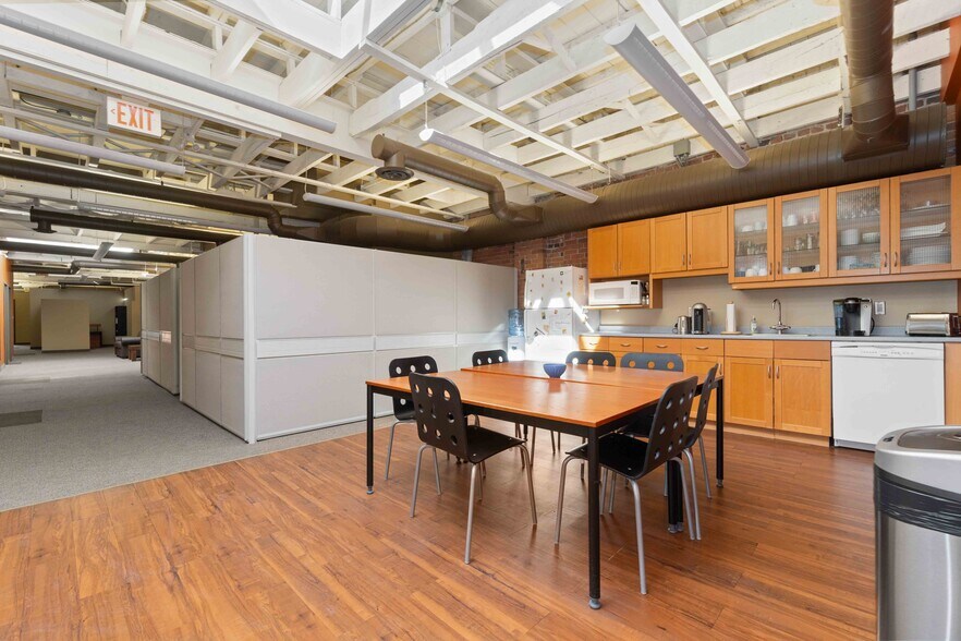 More Photos Of 109 Murray St, Ottawa Office For Lease