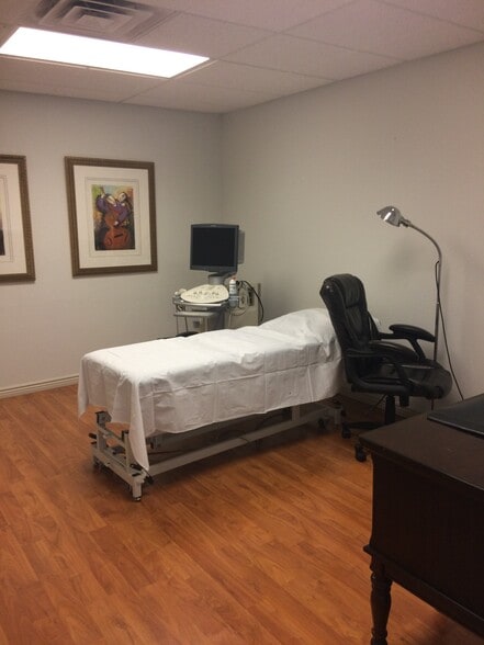 More Photos Of 1755 S 8th St, Colorado Springs Office For Lease