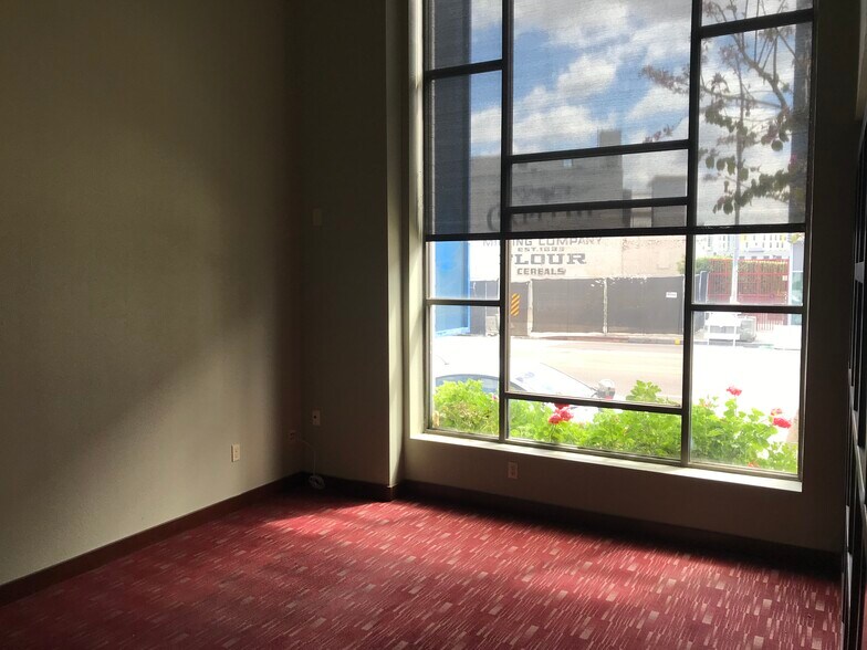More Photos Of 933 N Broadway, Los Angeles Storefront Retail Office For Lease