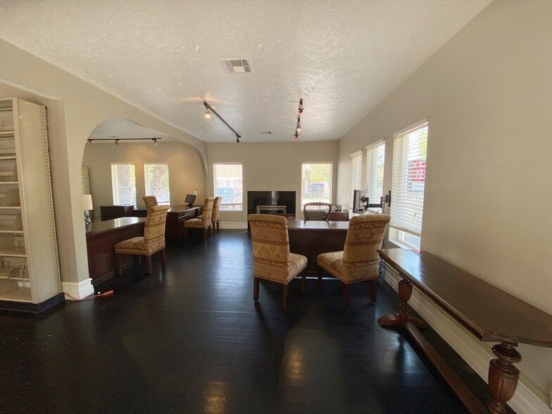 More Photos Of 1635 Richmond Ave, Houston Office Residential For Sale