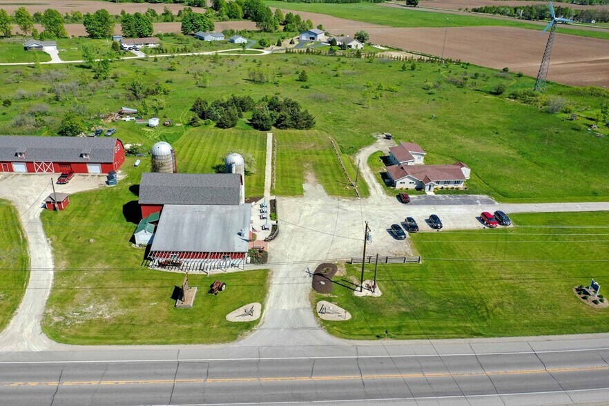 More Photos Of 6216 WI-42, Egg Harbor General Retail For Sale