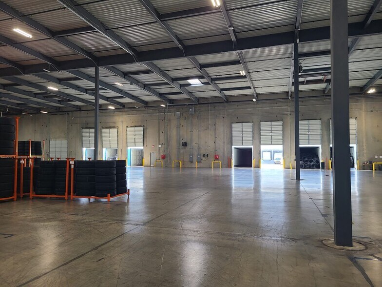 More Photos Of 4800 Distribution Way, Austin Warehouse For Lease