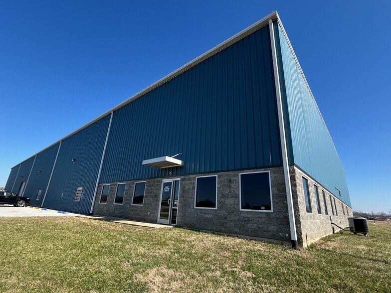 More Photos Of 40 Triplett Dr, London Warehouse For Lease