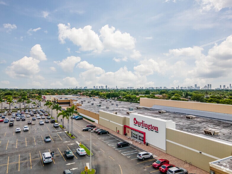 More Photos Of 850-980 Ives Dairy Rd, Miami Storefront For Lease