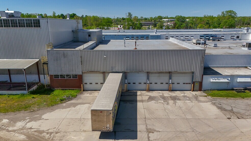 More Photos Of 951 Aiken St, Owosso Manufacturing For Lease