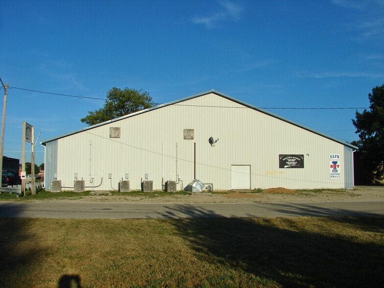 More Photos Of 311 W St. John St, Litchfield Sports And Entertainment For Sale