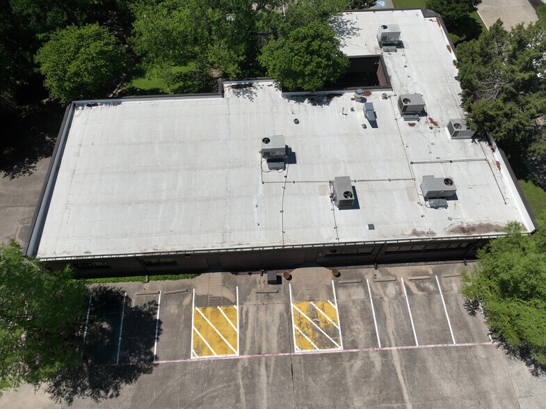 More Photos Of 886 N Mill St, Lewisville Office For Sale