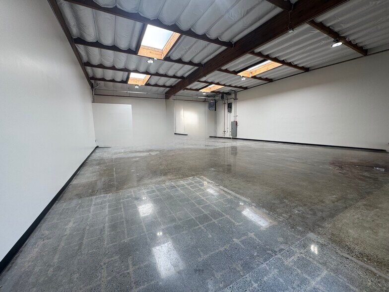 More Photos Of 945 Bransten Rd, San Carlos Service For Lease