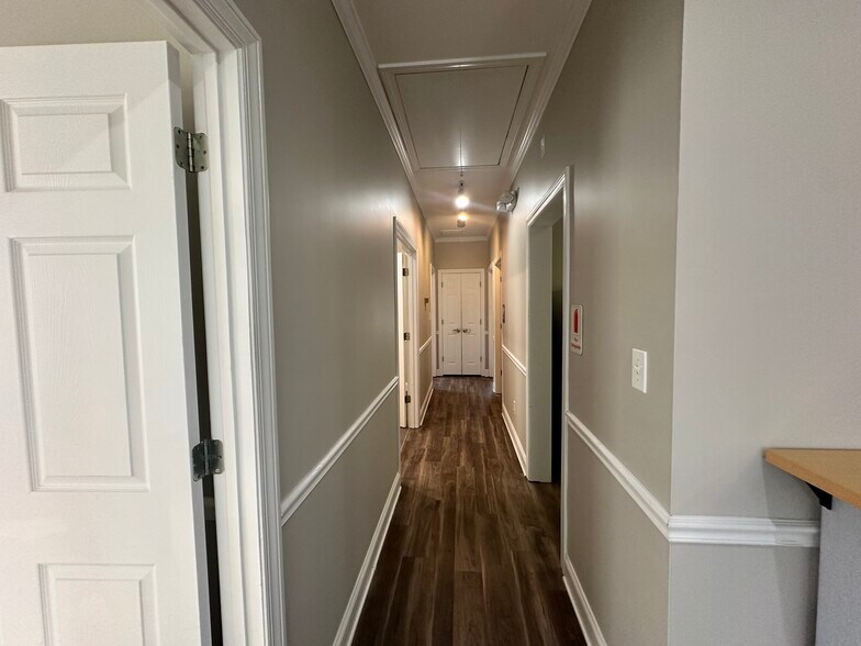 More Photos Of 106 Pilgrim Village Dr, Cumming Office For Sale