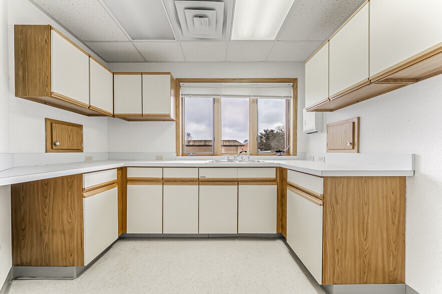 More Photos Of 36595 Detroit Rd, Avon Medical For Lease
