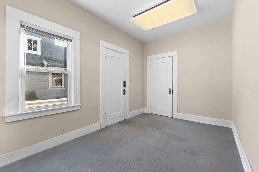 More Photos Of 700 College Ave, Santa Rosa Office For Sale