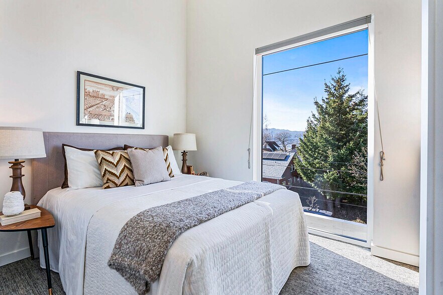 More Photos Of 5880 N Greeley Ave, Portland Apartments For Sale