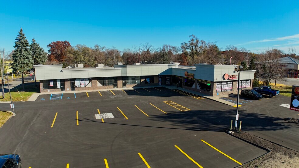 More Photos Of 1900-2020 N Wayne Rd, Westland Freestanding For Lease