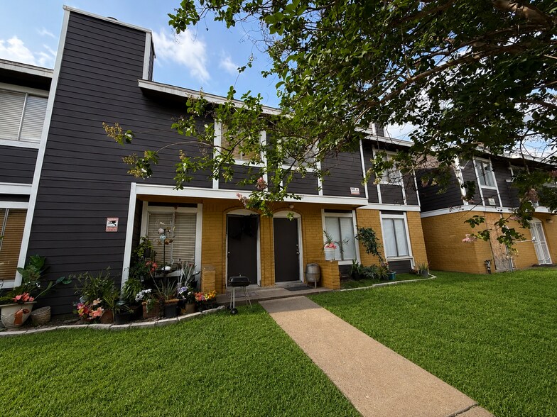 More Photos Of 12606 Ashford Meadow Dr, Houston Multifamily For Sale