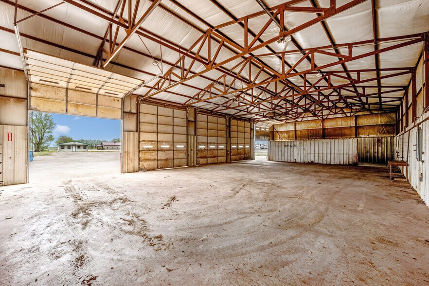 More Photos Of 403 Linwood Plz, Lindsay Warehouse For Sale