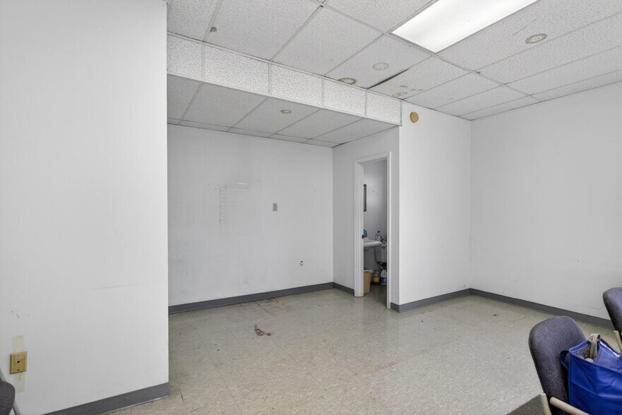 More Photos Of 52 Mid Valley Ln, Verona Warehouse For Sale