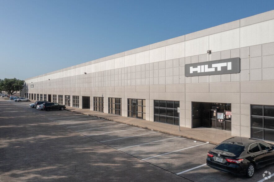 More Photos Of 11727 S Sam Houston Pky W, Houston Light Distribution For Lease