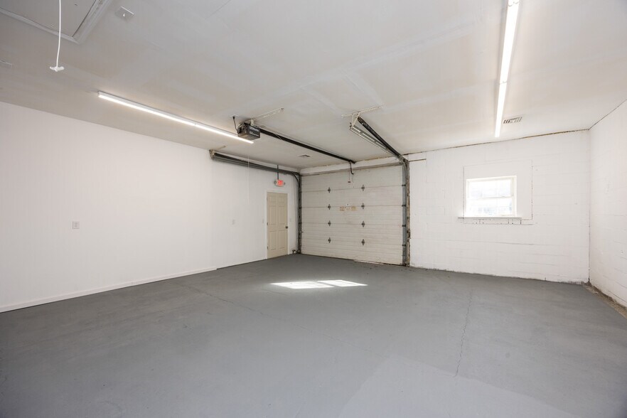 More Photos Of 320 Tilton Rd, Northfield Warehouse For Lease