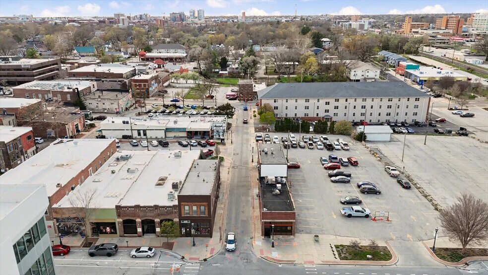 More Photos Of 201 N Broadway Ave, Urbana Restaurant For Sale