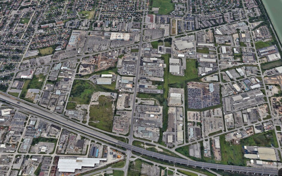 More Photos Of 12-14 Seapark Dr, St Catharines Warehouse For Sale